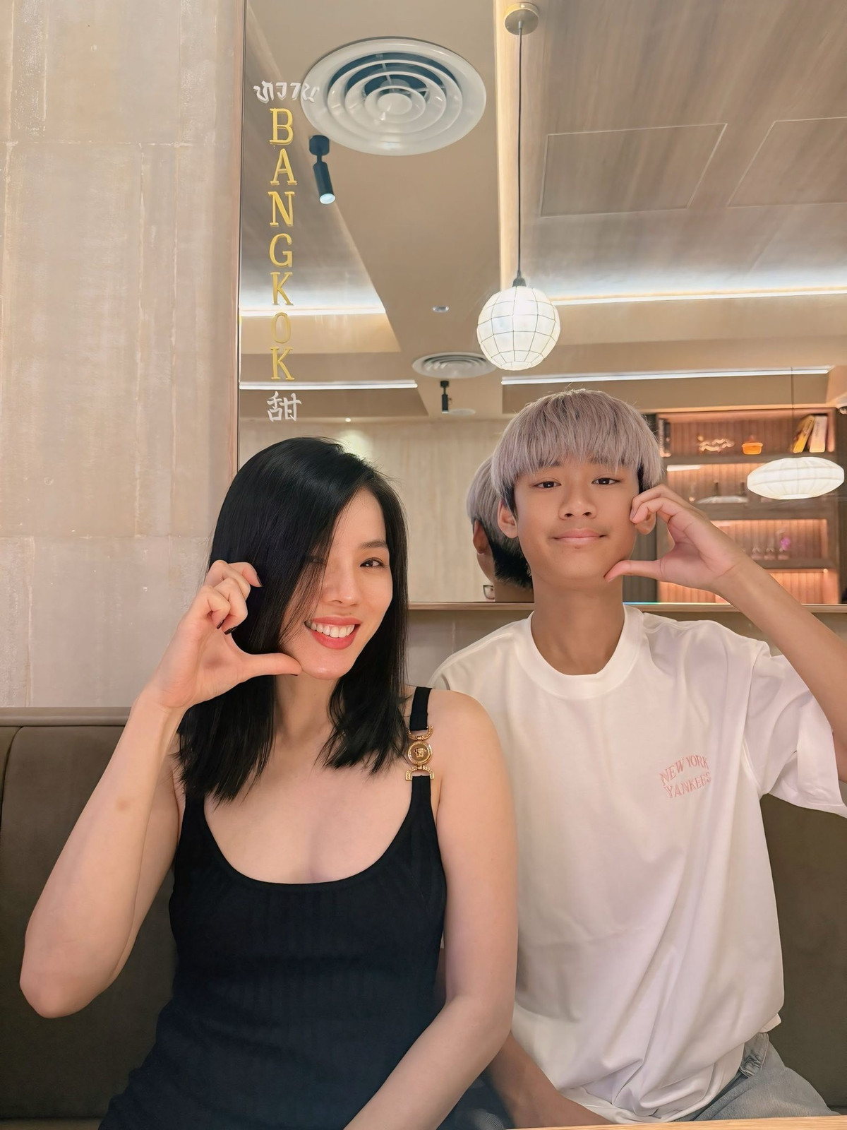 Không chỉ gây ấn tượng bởi chiều cao nổi bật, Kỳ Anh còn được nhận xét sở hữu gương mặt khôi ngô, hài hòa, thừa hưởng nhiều nét đẹp từ cả cha lẫn mẹ.