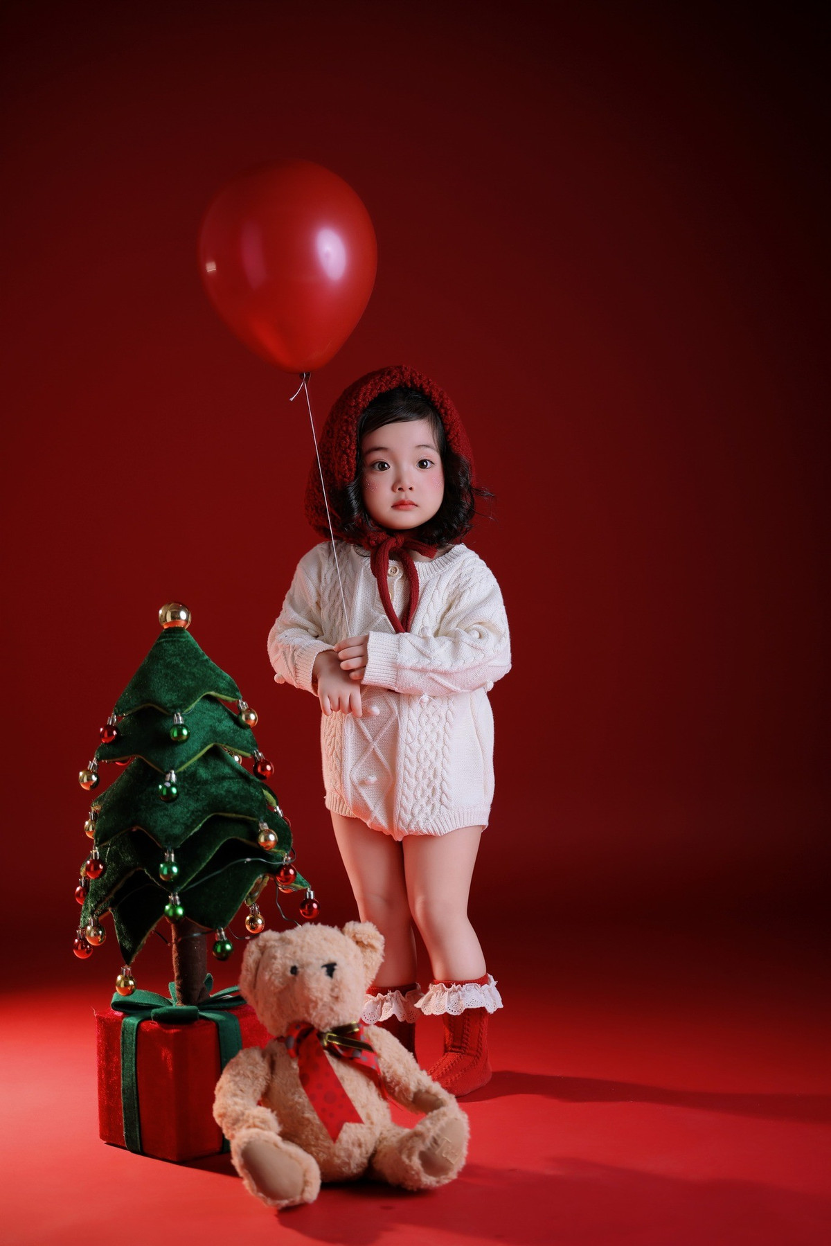 Điều khiến người xem “tan chảy” chính là thần thái tự nhiên và biểu cảm ngọt ngào, đáng yêu của Lisa.