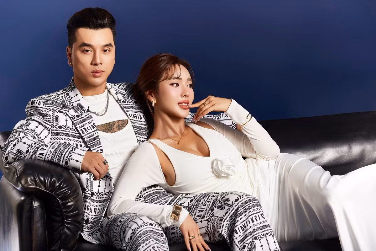 Cuối năm 2018, Ưng Hoàng Phúc chính thức kết hôn với người mẫu Kim Cương. Cả hai hiện có hai con chung. Ngoài ra, Kim Cương còn có một con trai riêng.