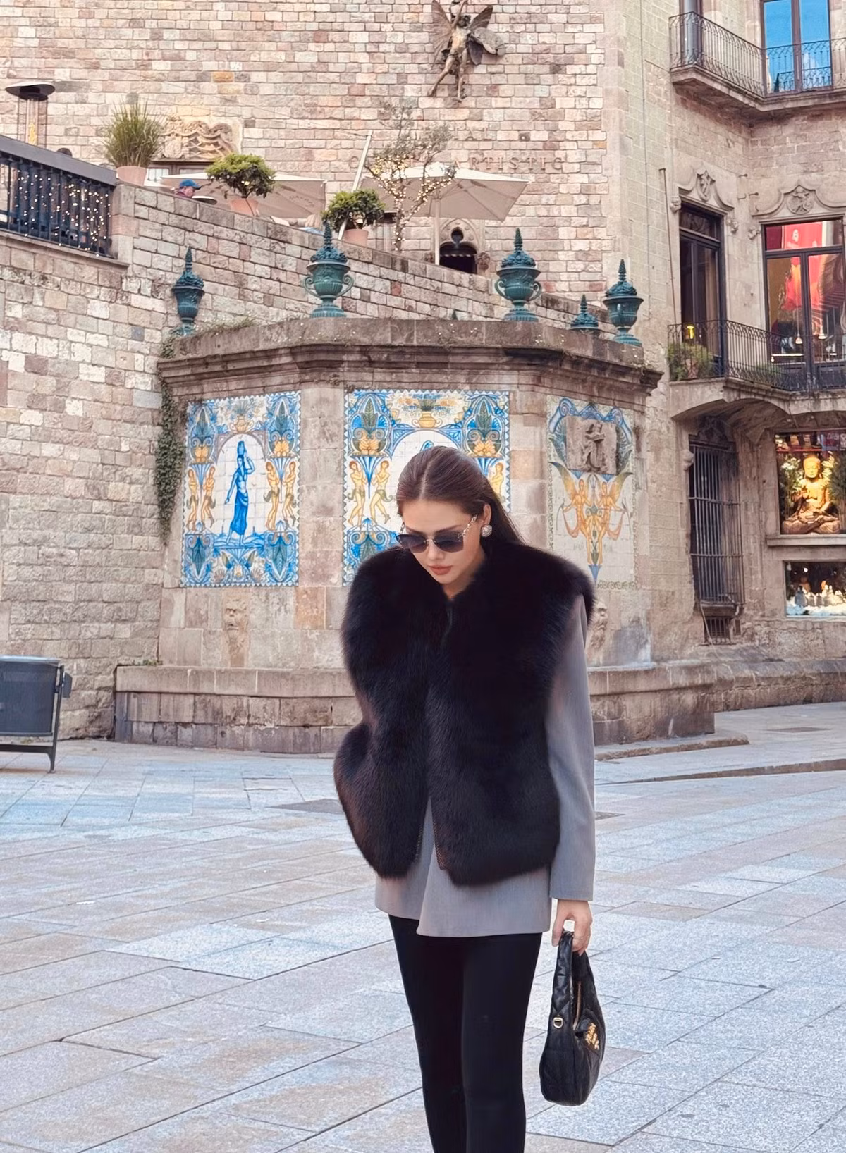 Cô diện trang phục toát lên thần thái của một "phu nhân tổng tài" thực thụ. Ảnh: FB Phương Anh Lê