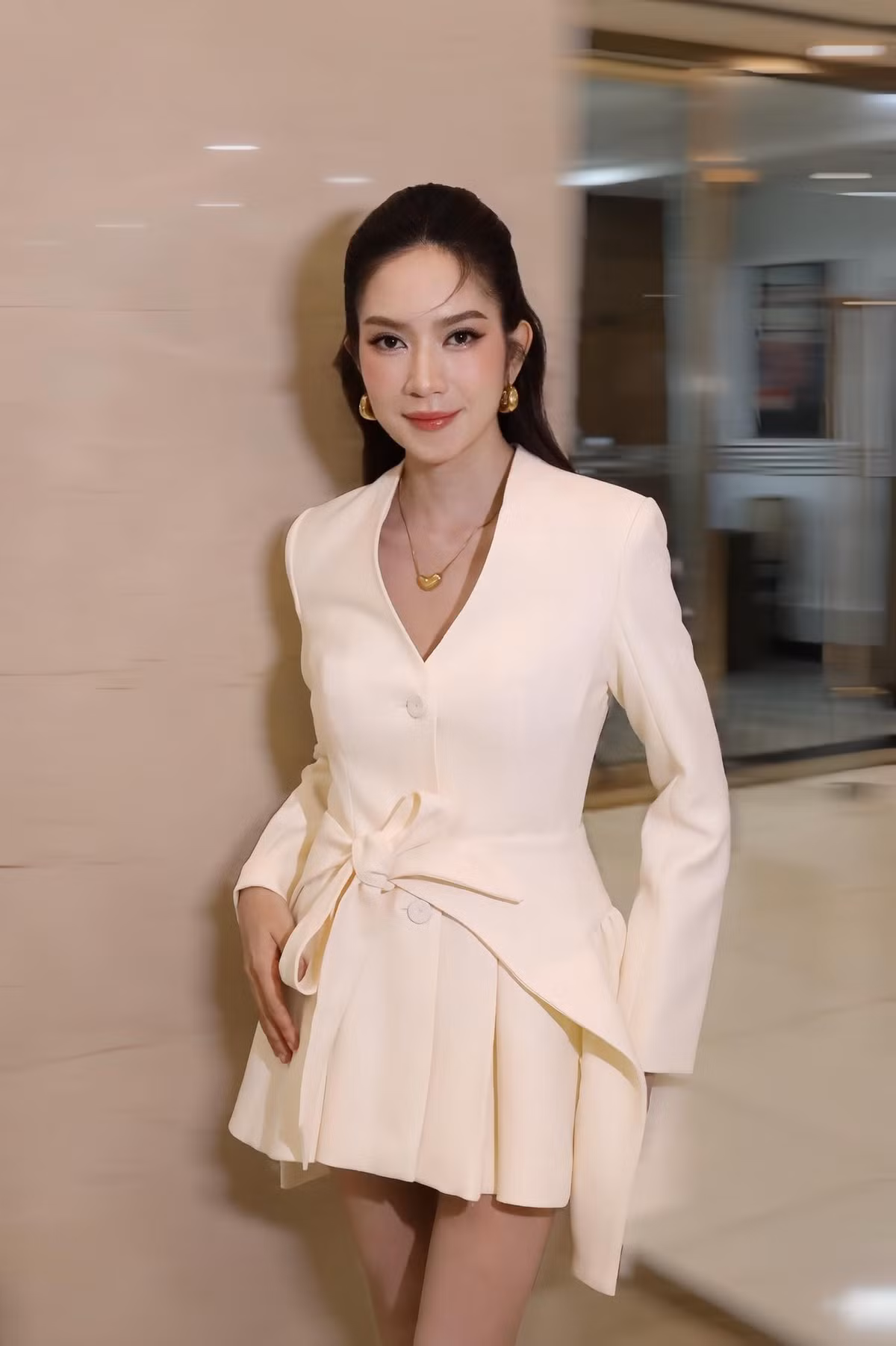 Nhà sản xuất Minh Hà thanh lịch với thiết kế cổ điển. Ảnh: FB Ly Hai Minh Ha