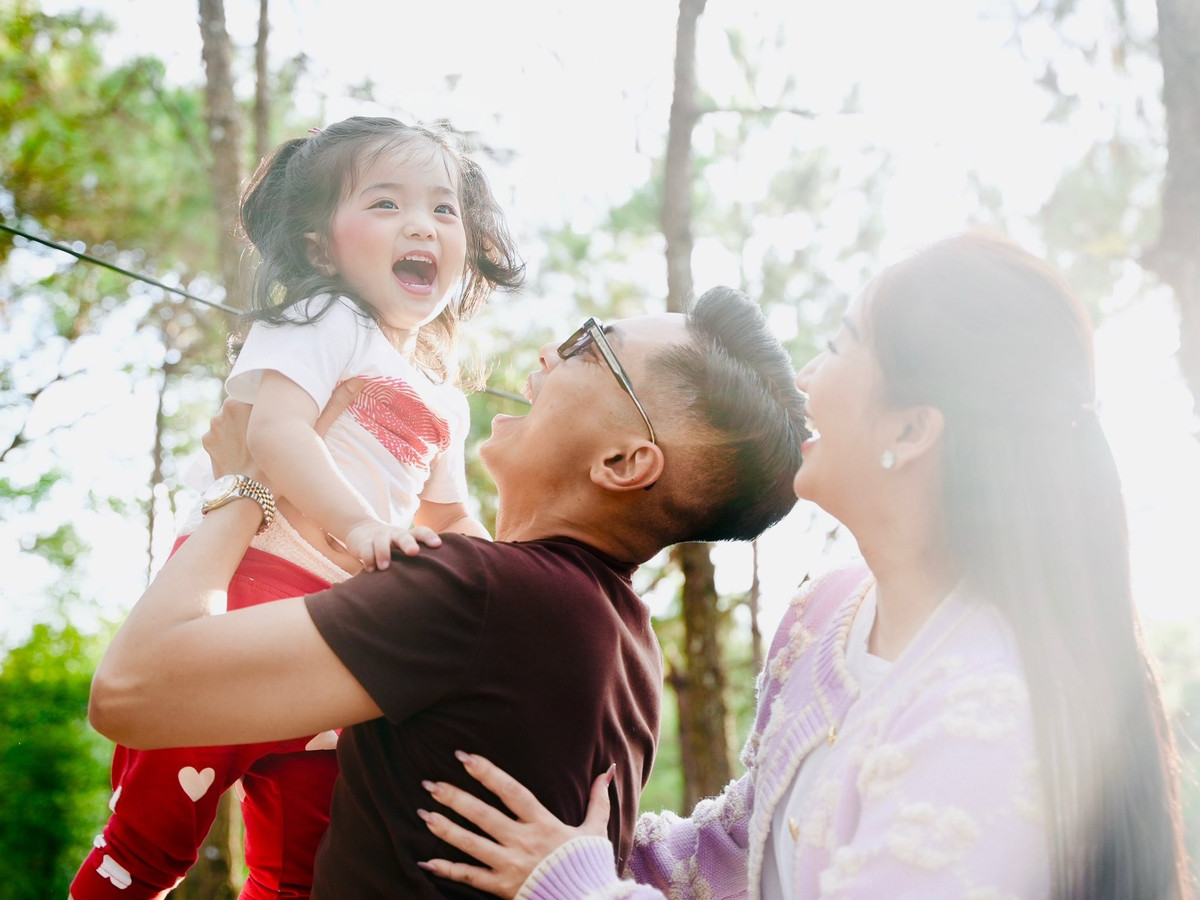 Mới hơn 2 tuổi, Lisa đã trở thành một “hot kid” của làng giải trí Việt.