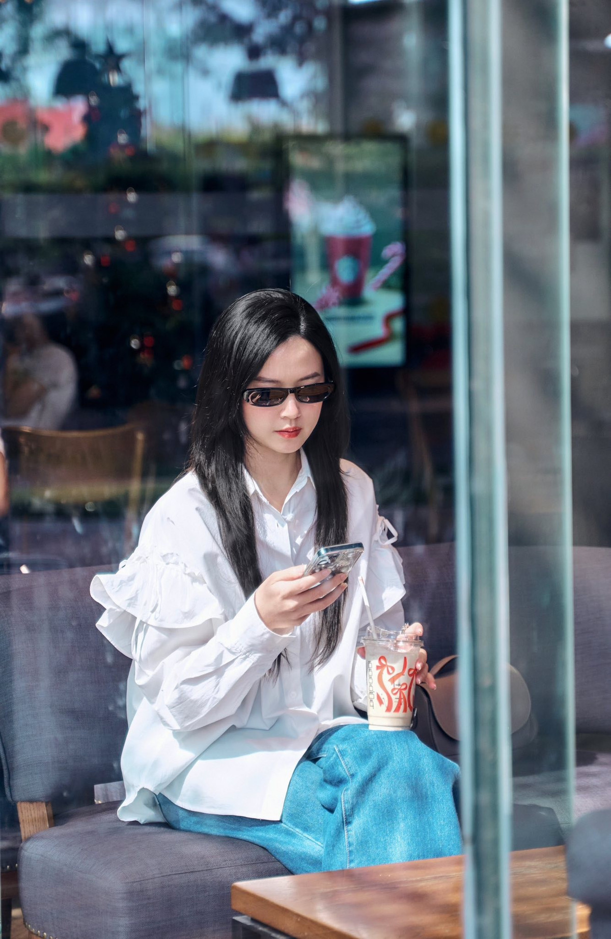 Trong loạt ảnh vừa chia sẻ, nữ diễn viên Midu thu hút sự quan tâm của người hâm mộ với vẻ ngoài trẻ trung, tươi tắn.