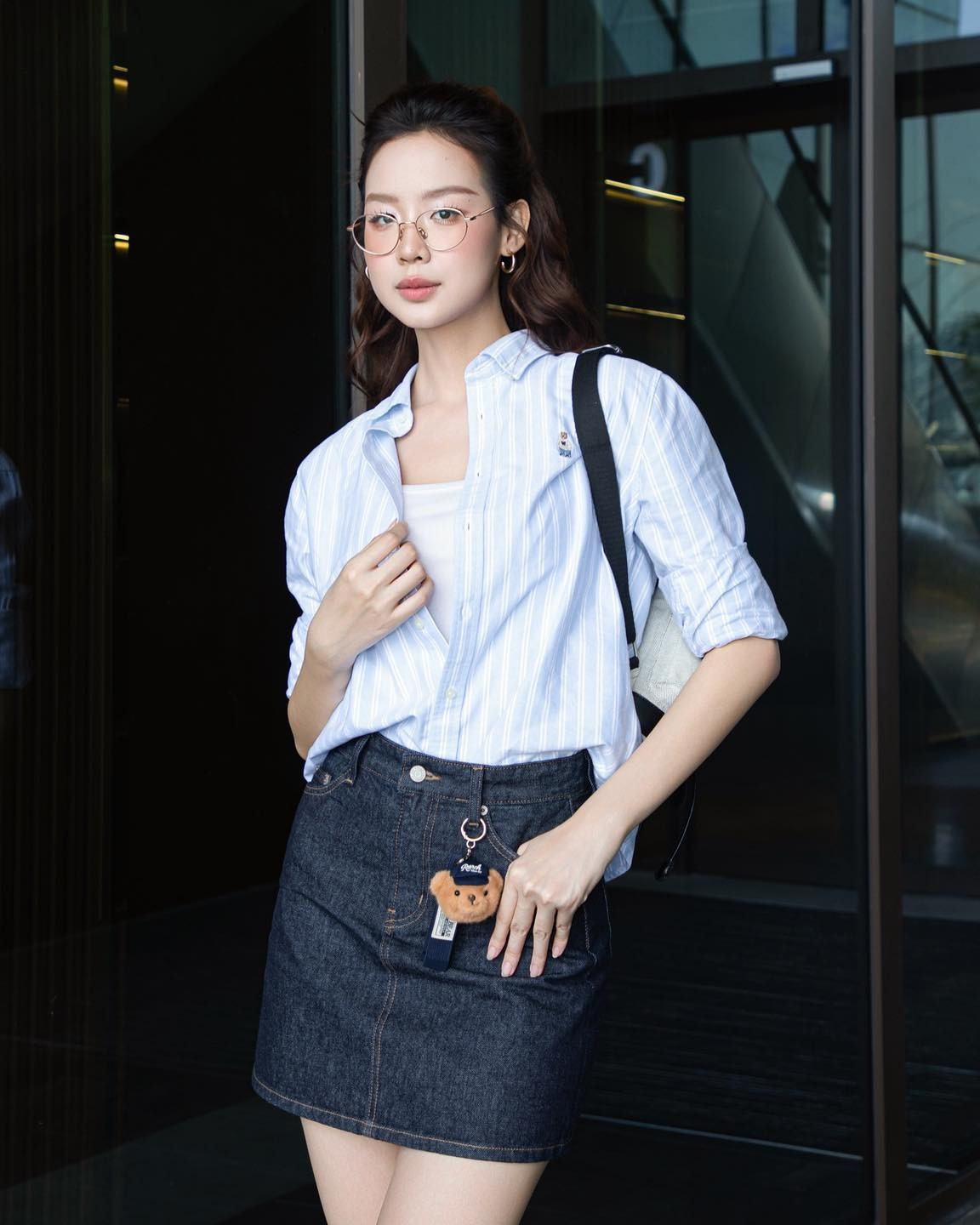 Hoa hậu Bảo Ngọc diện áo sơ mi với chân váy ngắn, được nhiều người nhận xét như nữ sinh. Ảnh: FB Lê Nguyễn Bảo Ngọc
