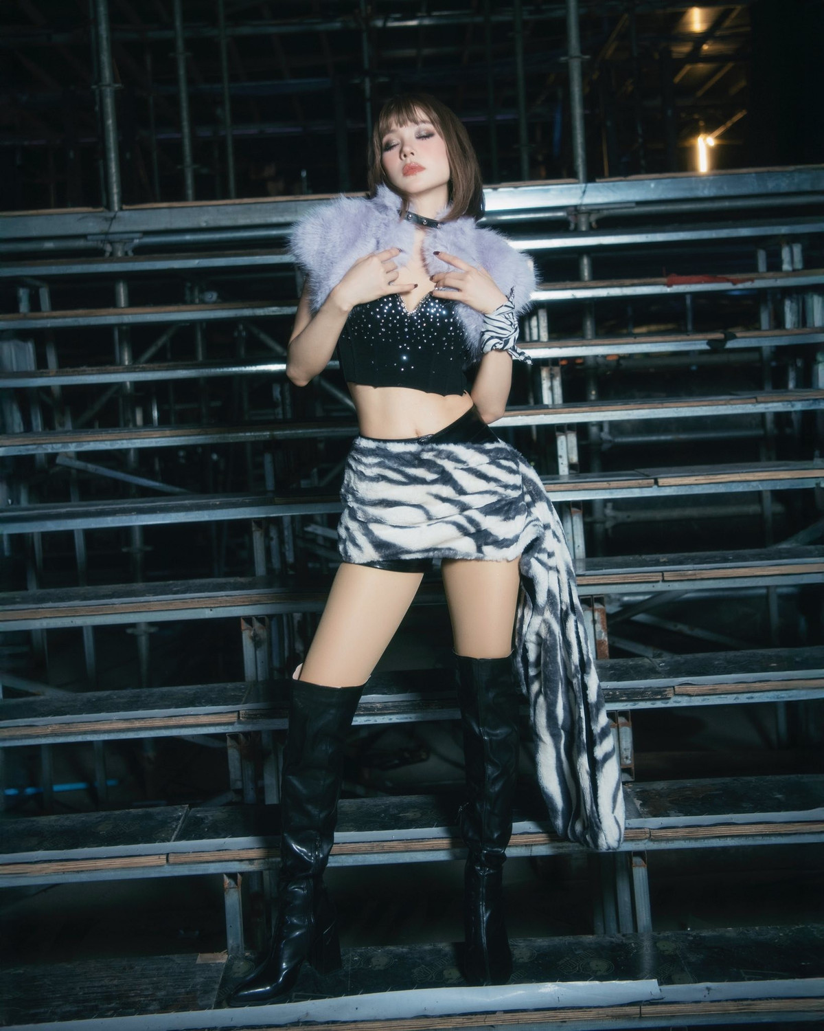 Truyền thông xứ tỷ dân không ngần ngại gọi mỹ nhân sinh năm 1987 là “nữ thần”, khi đánh giá nhan sắc của cô vừa rạng rỡ, vừa mang thần thái tự tin hiếm có.