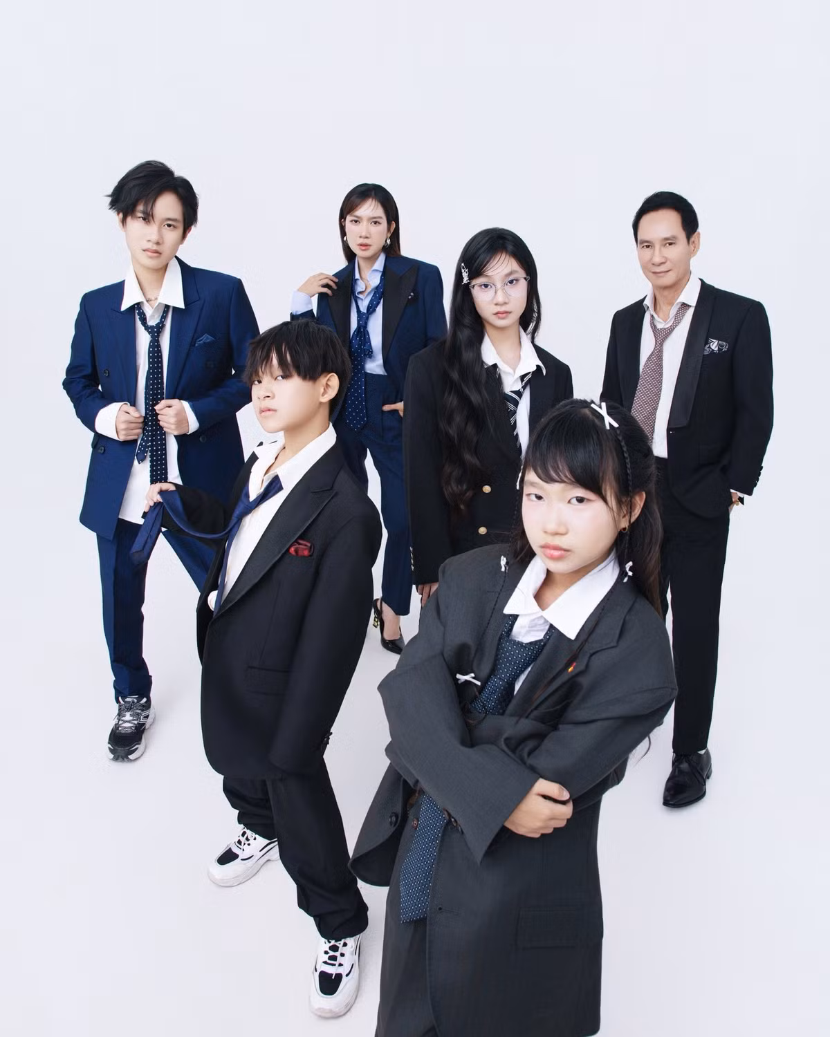 Nhiều người bày tỏ sự ngưỡng mộ trước tổ ấm hạnh phúc của cặp đôi, đồng thời nhận xét Lý Hải và Minh Hà dường như không có quá nhiều thay đổi so với 15 năm trước.