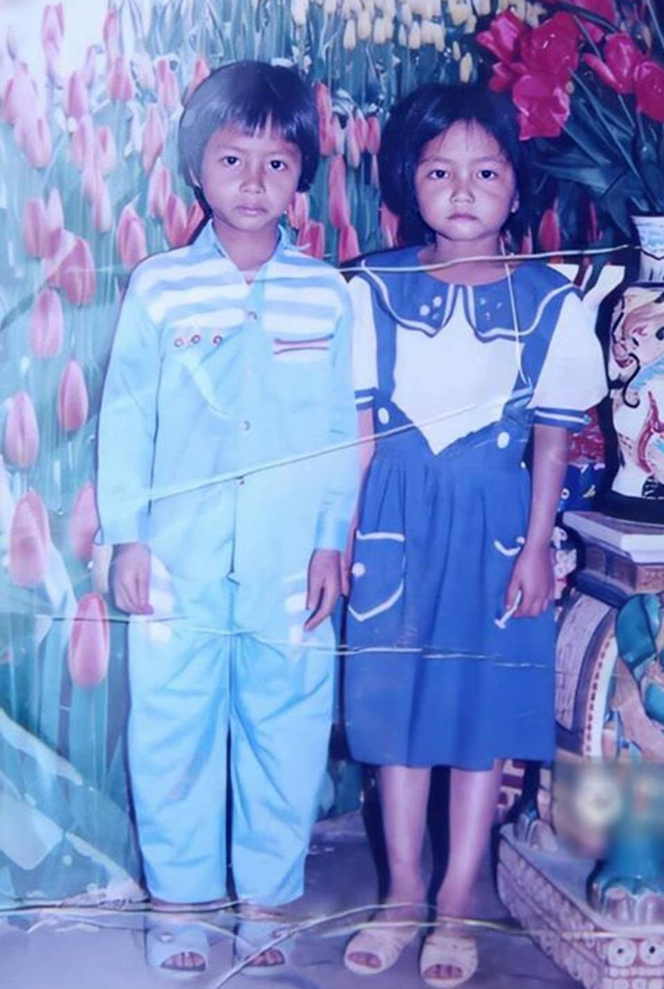 Trên trang cá nhân, H’Hen Niê đăng tải loạt ảnh chụp hồi bé, kèm chia sẻ hài hước cho rằng con gái Harley cũng thừa hưởng không ít nét từ mẹ.