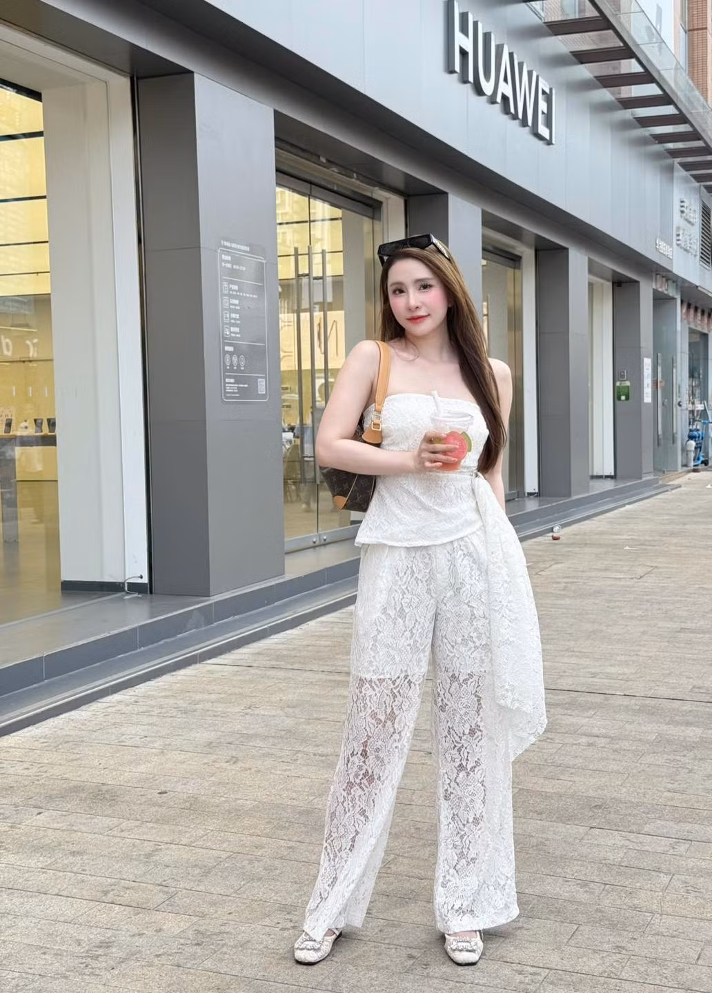 Quỳnh Nga ẩn ý: "Người hơn em thì không thiếu. Nhưng người như em thì không có". Ảnh: FB Quỳnh Nga