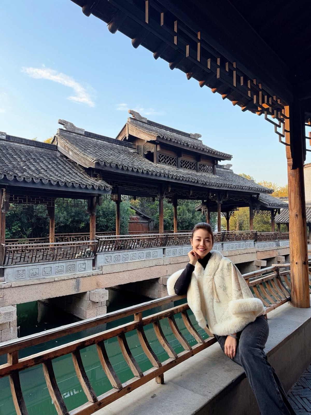 Jennifer Phạm cho biết mê đắm cảnh sắc hữu tình của nơi này.