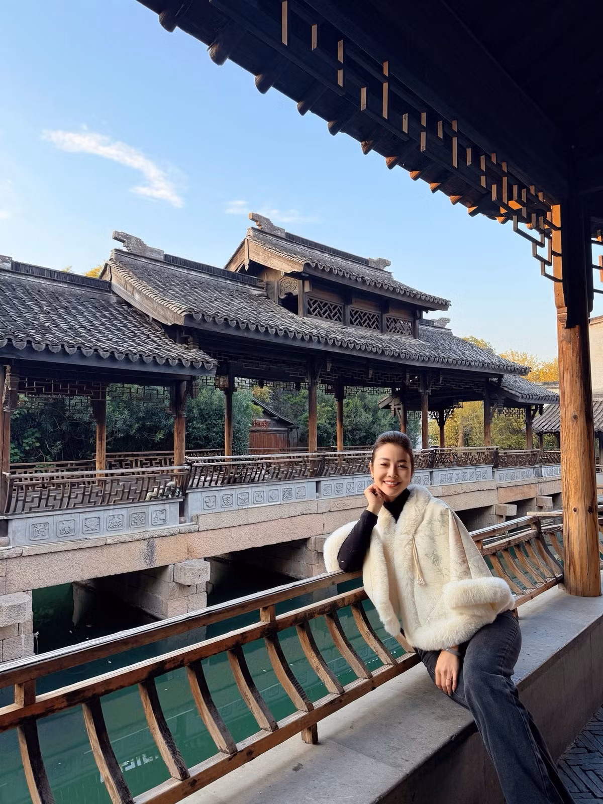 Jennifer Phạm cho biết mê đắm cảnh sắc hữu tình của nơi này.