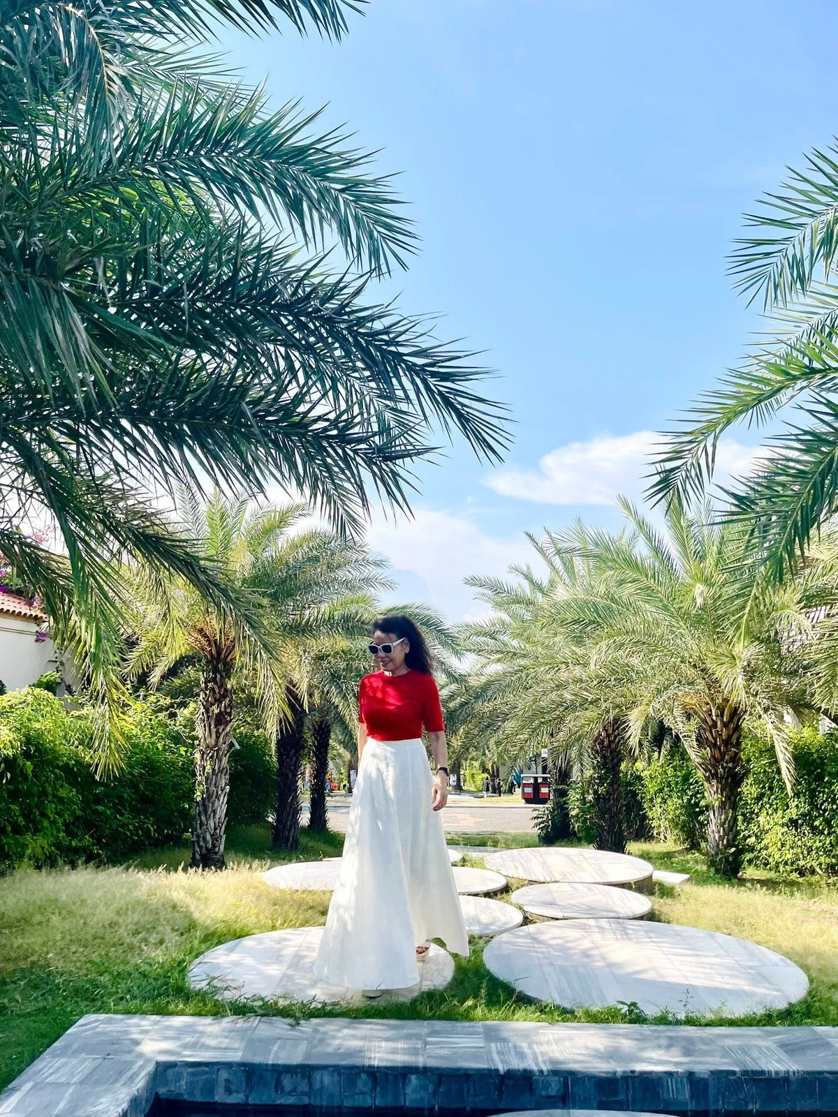 Sự chăm chút trong phong cách thời trang kết hợp cùng lối sống lành mạnh giúp bà Ngọc Hương giữ được sự tự tin và năng lượng tích cực.