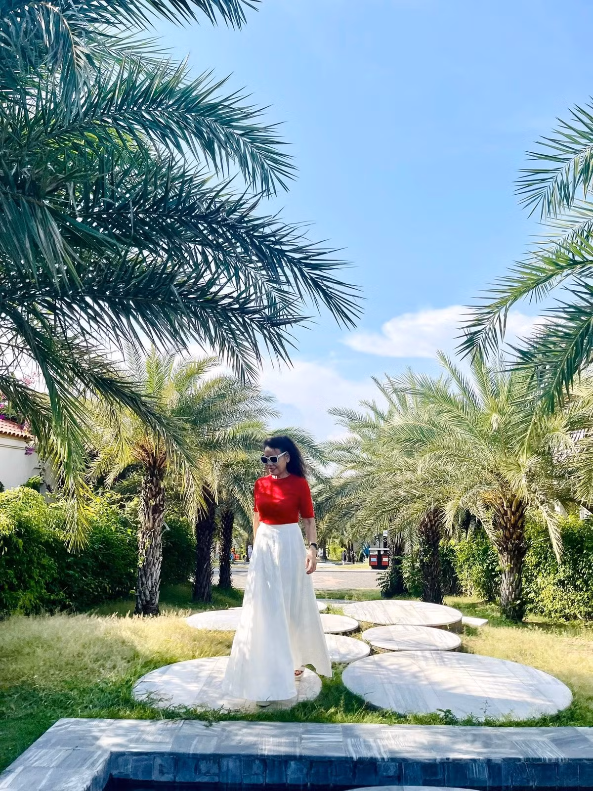 Sự chăm chút trong phong cách thời trang kết hợp cùng lối sống lành mạnh giúp bà Ngọc Hương giữ được sự tự tin và năng lượng tích cực.