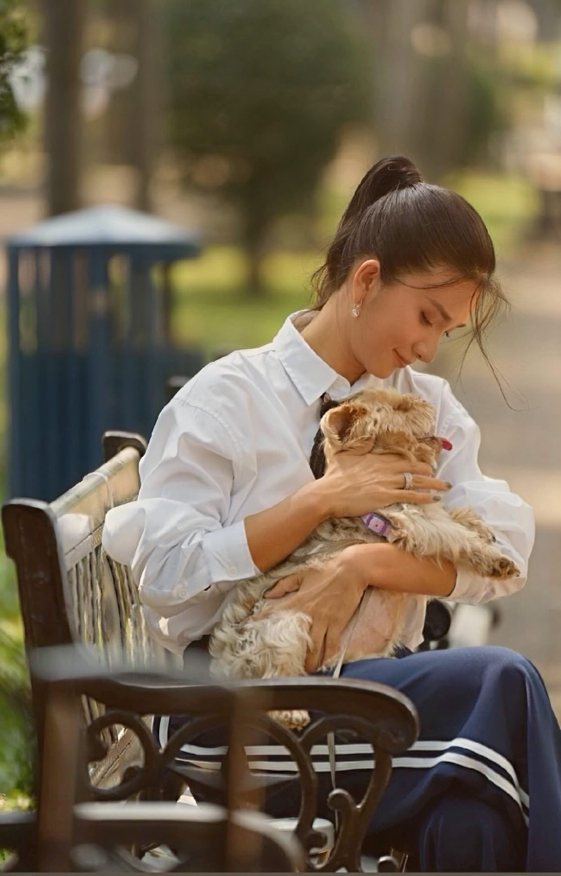 Diễn viên Kim Tuyến tận hưởng ngày thảnh thơi bên thú cưng. Ảnh: FB Kim Tuyen