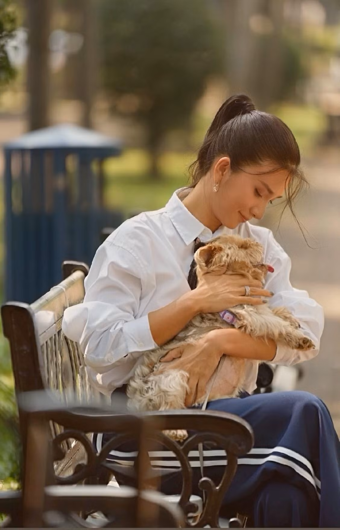 Diễn viên Kim Tuyến tận hưởng ngày thảnh thơi bên thú cưng. Ảnh: FB Kim Tuyen