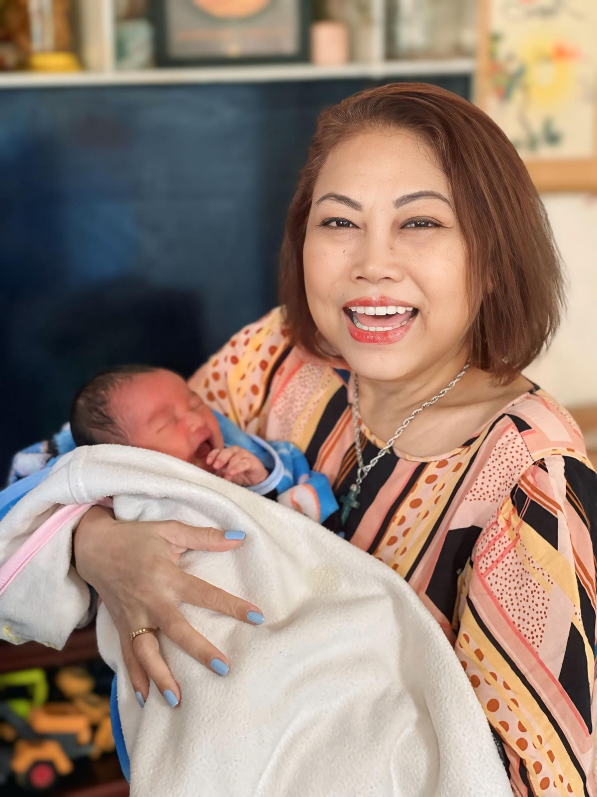 Ca sĩ Siu Black hạnh phúc đón cháu nội chào đời. Ảnh: FB Siu Black