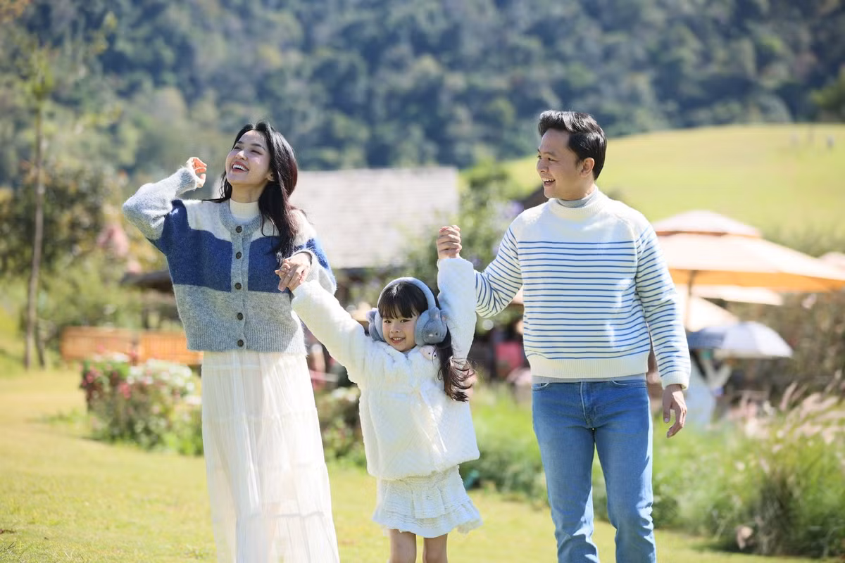 Cô tiếp tục được khen ngợi bởi gương mặt không tuổi, thần thái nhẹ nhàng nhưng đầy sức sống.