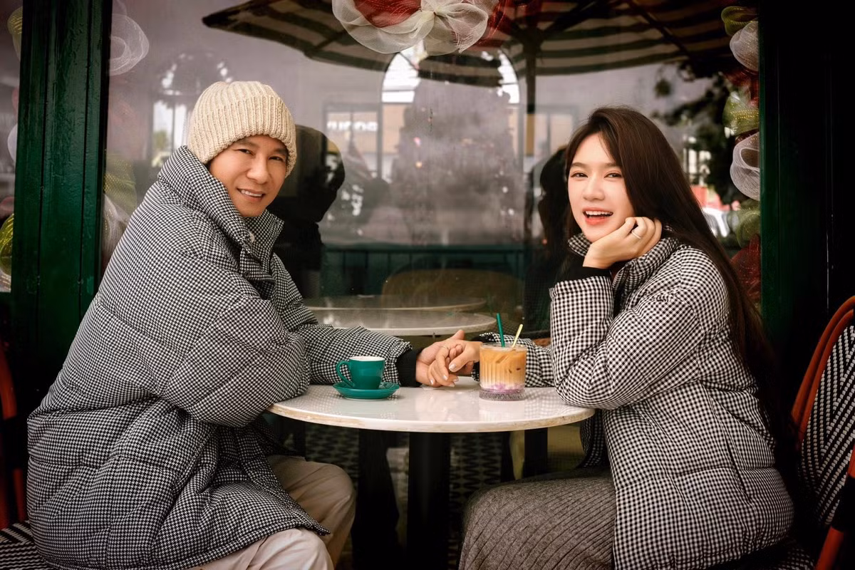 Chia sẻ về chuyến đi, cặp vợ chồng cho biết đây là dịp rất hiếm hoi họ có thể đi du lịch riêng. Thông thường, những chuyến đi của gia đình luôn có các con đồng hành.