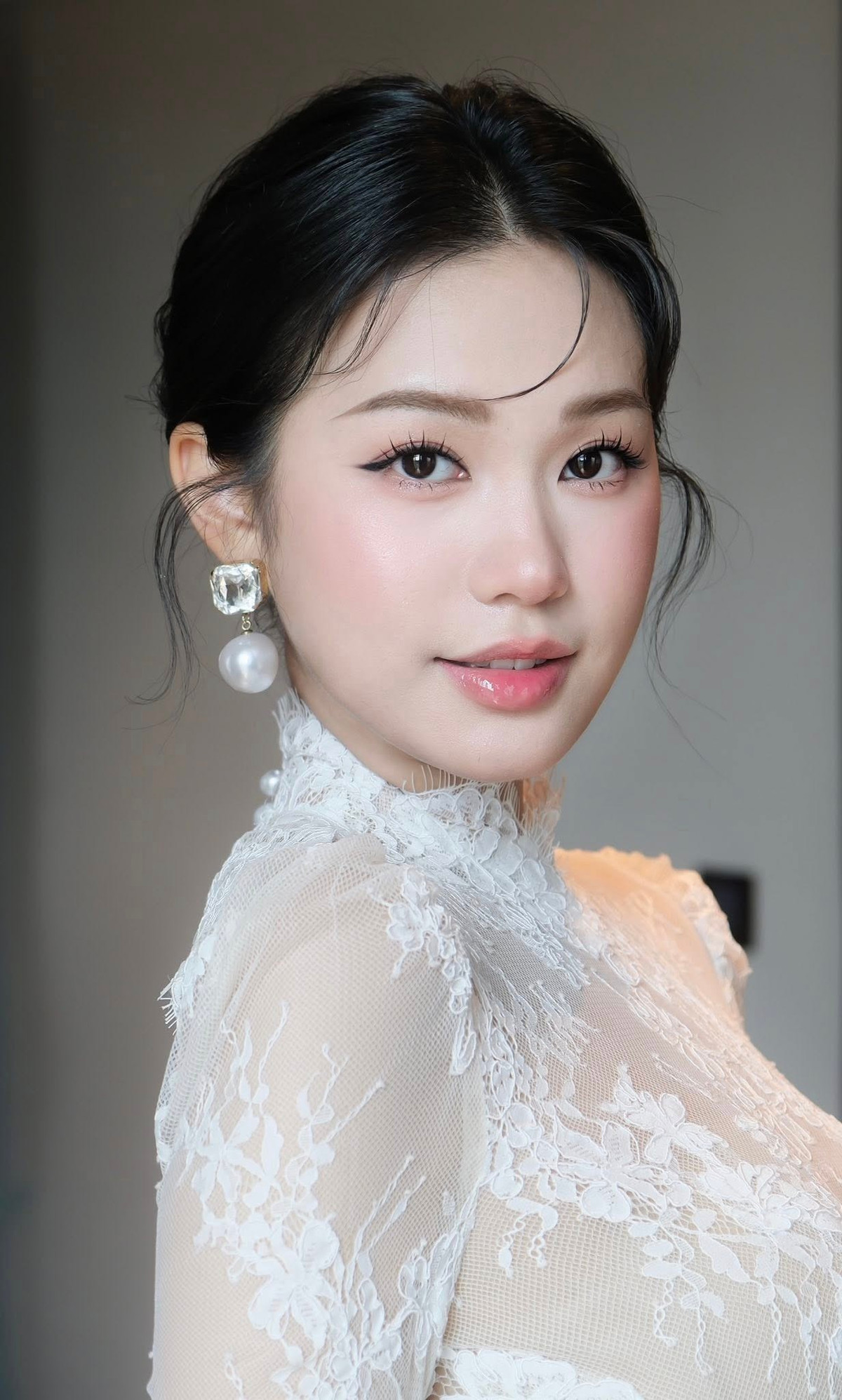 Doãn Hải My khoe cận nhan sắc trong veo khi diện trang phục ren xuyên thấu. Ảnh: FB Doan Hai My