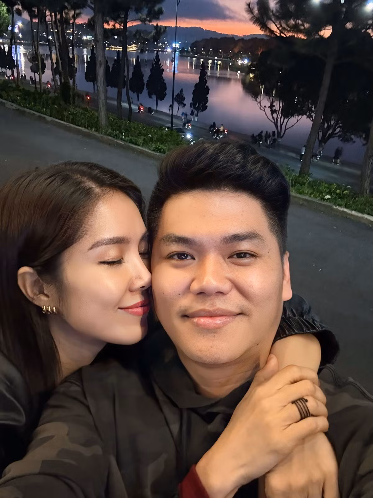 Song song với sự nghiệp thăng hoa, cuộc sống gia đình chính là hậu phương vững chắc giúp Lê Phương an tâm theo đuổi đam mê.