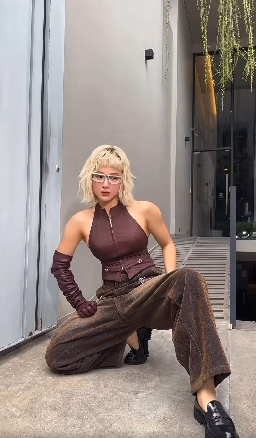 Sự thay đổi này của Angela Phương Trinh đã nhận được nhiều ý kiến trái chiều. Nhiều người bày tỏ sự ngưỡng mộ trước vóc dáng khỏe khoắn của cô, cho rằng đó là kết quả của sự nỗ lực và kiên trì. Ảnh: Chụp màn hình