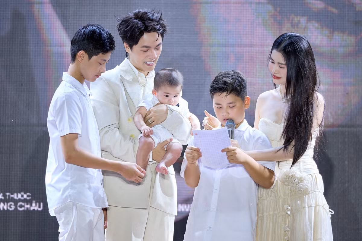 Không chỉ được biết đến là một người vợ, người mẹ đảm đang, Thủy Anh còn giữ vững phong độ nhan sắc rạng rỡ, đặc biệt là vóc dáng "vạn người mê" dù đã trải qua ba lần vượt cạn. Ảnh: FB Thuy Anh Le