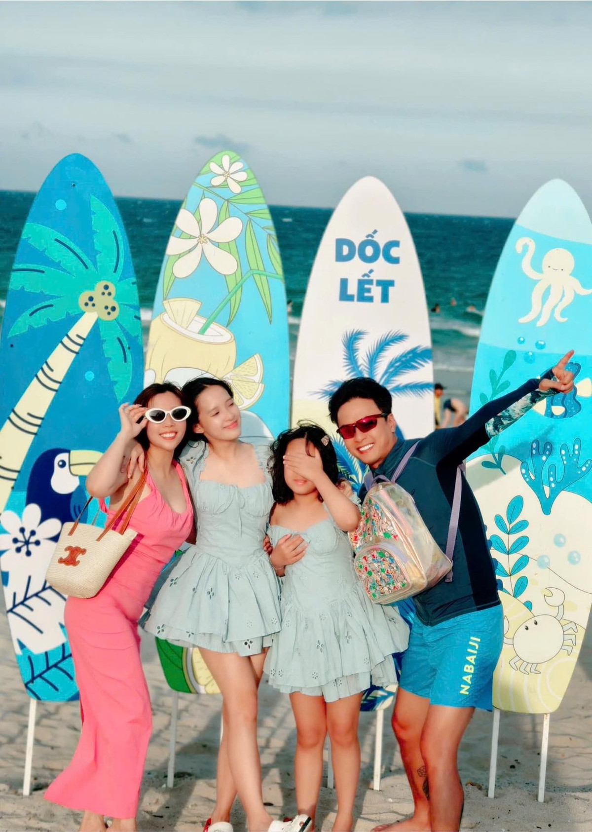 Khoảng ba năm trở lại đây, Hồng Đăng vắng bóng trên màn ảnh và chuyển hướng sang kinh doanh, đồng thời hoạt động trong lĩnh vực môi giới bất động sản.