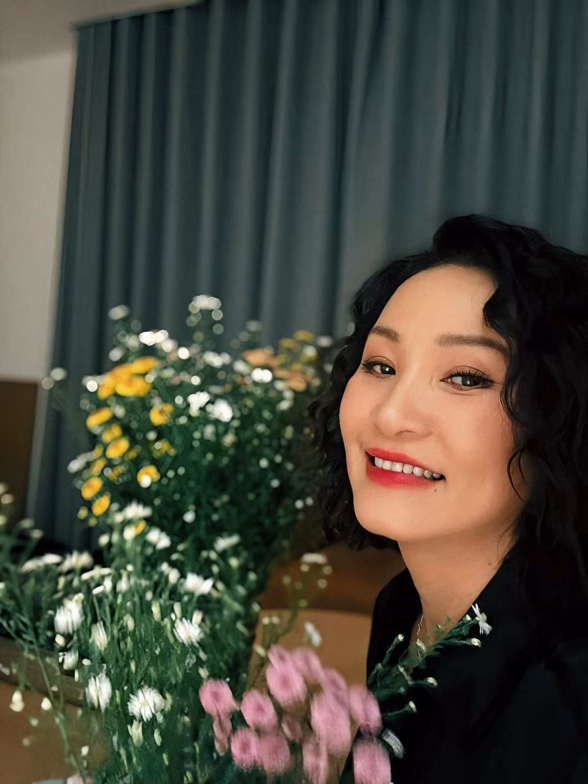 Hồng Đào lên tiếng phủ nhận. Cô khẳng định đang độc thân.