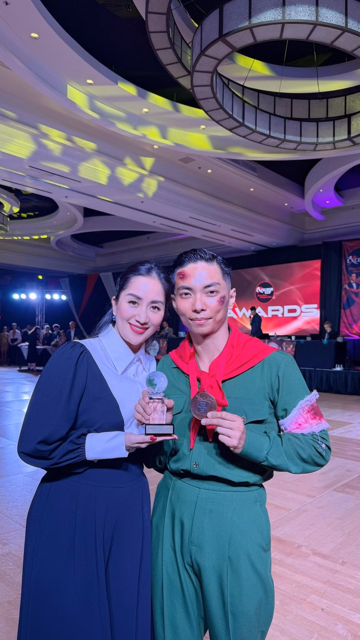 Hiện Khánh Thi ngoài công việc điều hành một trung tâm dancesport, cô còn kinh doanh. Phan Hiển cũng giúp vợ trong các công việc. Trên trang cá nhân, vợ chồng anh thường xuyên chia sẻ những khoảnh khắc hạnh phúc bên nhau. Ảnh: FB Nguyen Khanh Thi/Nguyễn Đoàn Phan Hiển