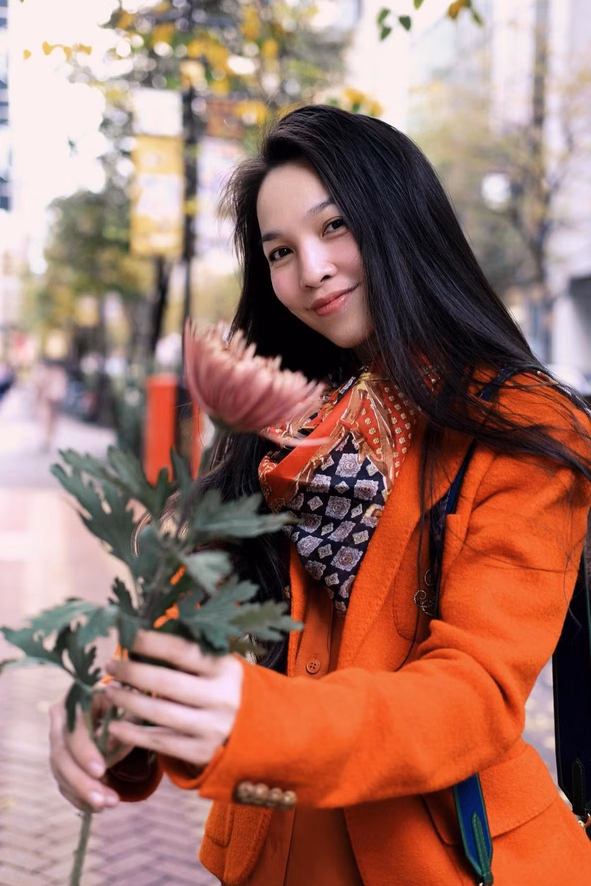 Thực tế, suốt nhiều năm qua, Hiền Thục luôn được nhắc đến như một trong những mỹ nhân “không tuổi” của Vpop. Cô giữ được vóc dáng mảnh mai, làn da tươi tắn cùng phong thái trẻ trung, tự nhiên.