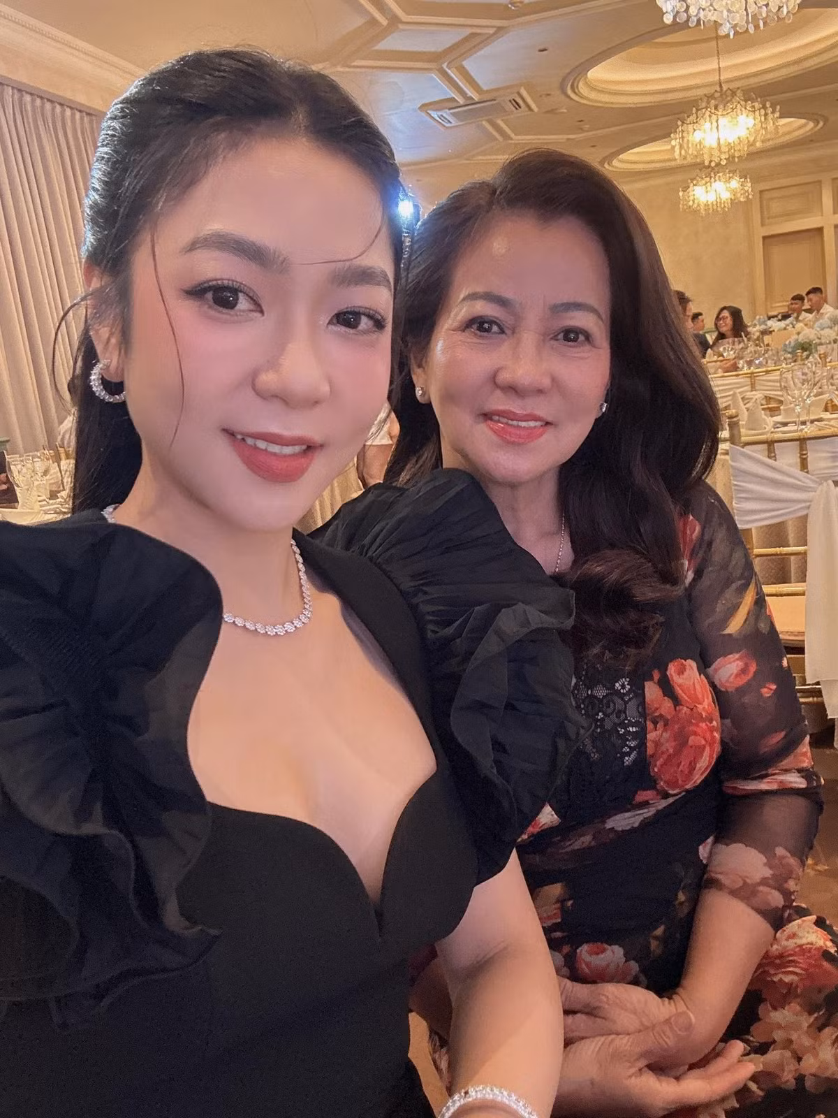 Kể từ sau những ồn ào xoay quanh cuộc hôn nhân ngắn ngủi với "Vua cá Koi" Thắng Ngô, ca sĩ Hà Thanh Xuân có thay đổi nhiều về nhan sắc.