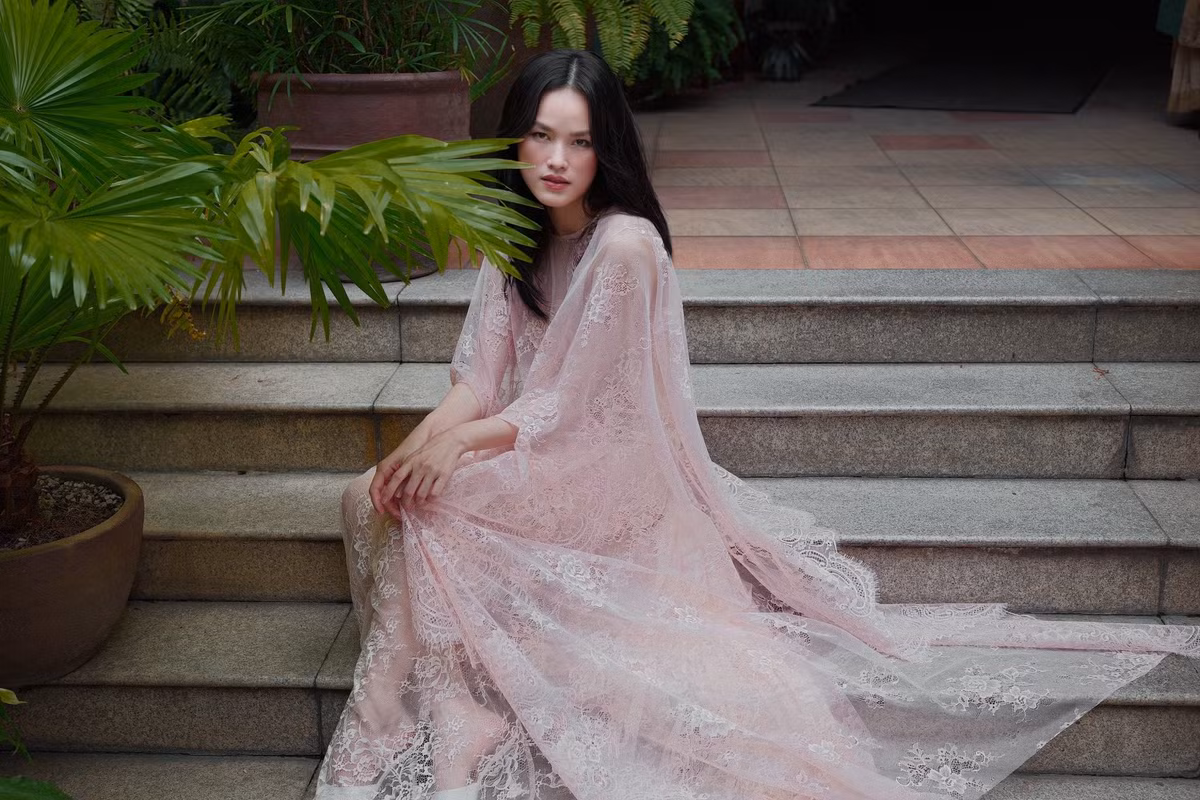 Sự trở lại đầy ấn tượng này cho thấy quá trình chăm sóc bản thân nghiêm túc cũng như tinh thần kỷ luật đáng nể của nữ người mẫu.