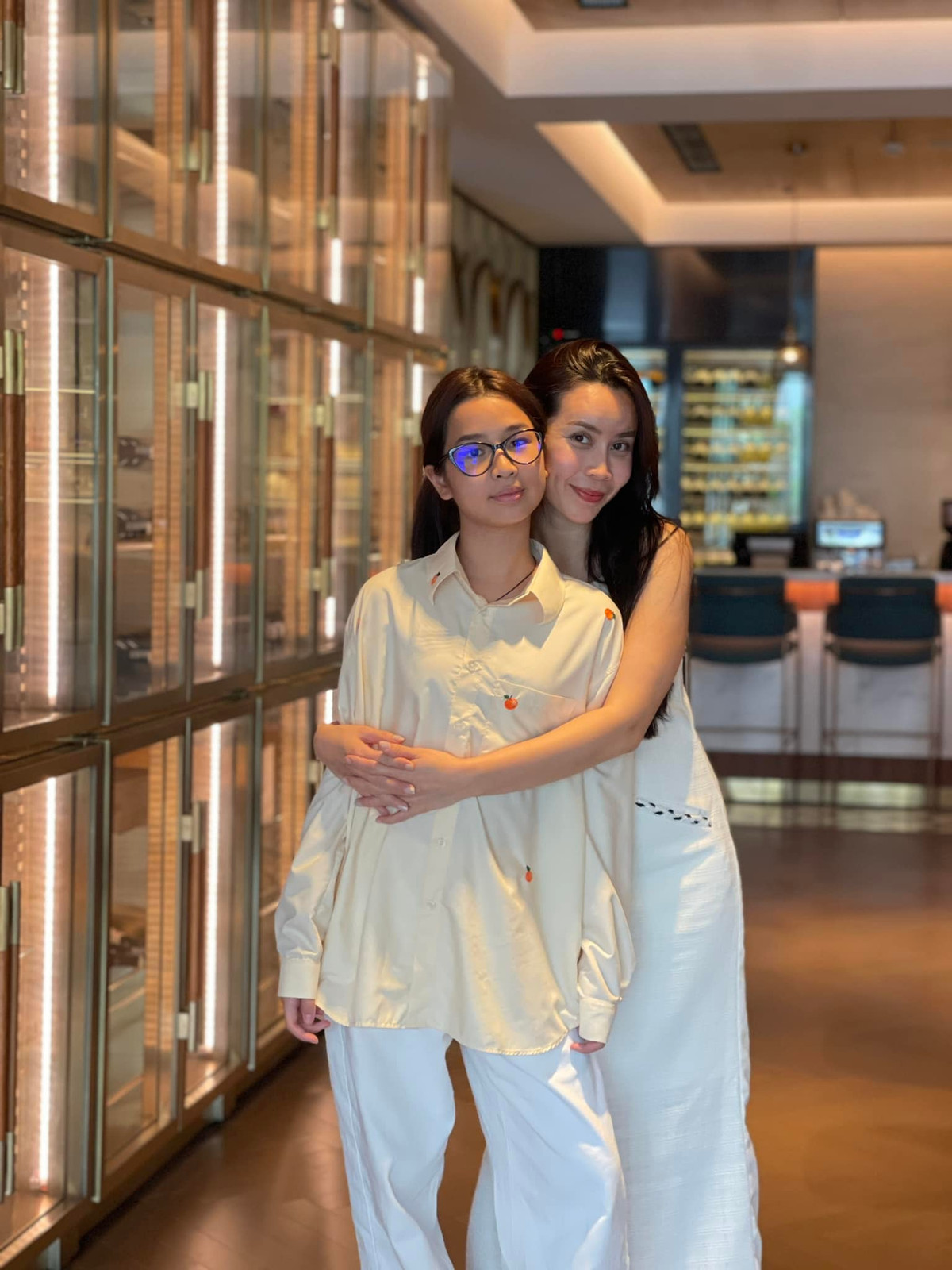 Ở tuổi 14, Mina đã đạt 1,68 m, vóc dáng thanh mảnh và cân đối, ra dáng thiếu nữ đang ở độ tuổi đẹp nhất của sự phát triển.