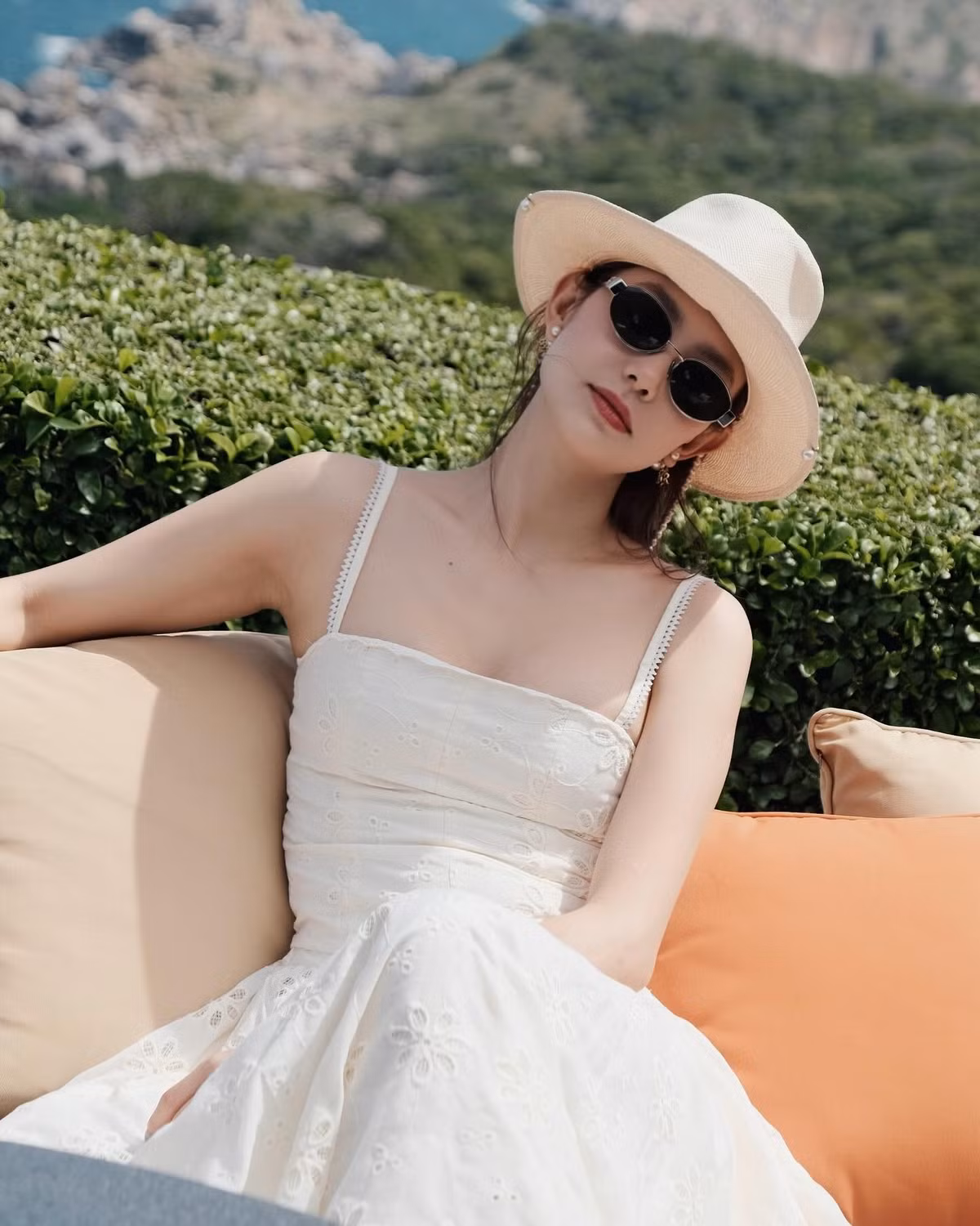 Sau khi sinh con trai đầu lòng, Minh Hằng dành phần lớn thời gian tận hưởng cuộc sống viên mãn bên gia đình nhỏ.