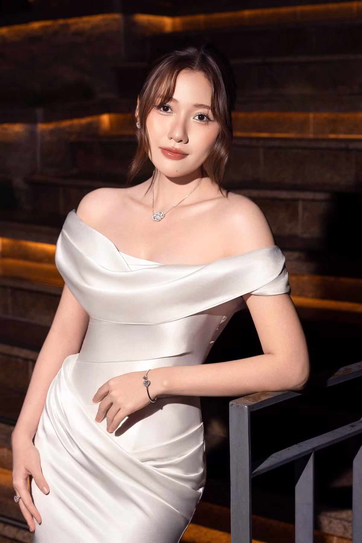 Thời gian gần đây, Uyển Ân gây bất ngờ khi theo đuổi phong cách gợi cảm một cách chừng mực và tinh tế.