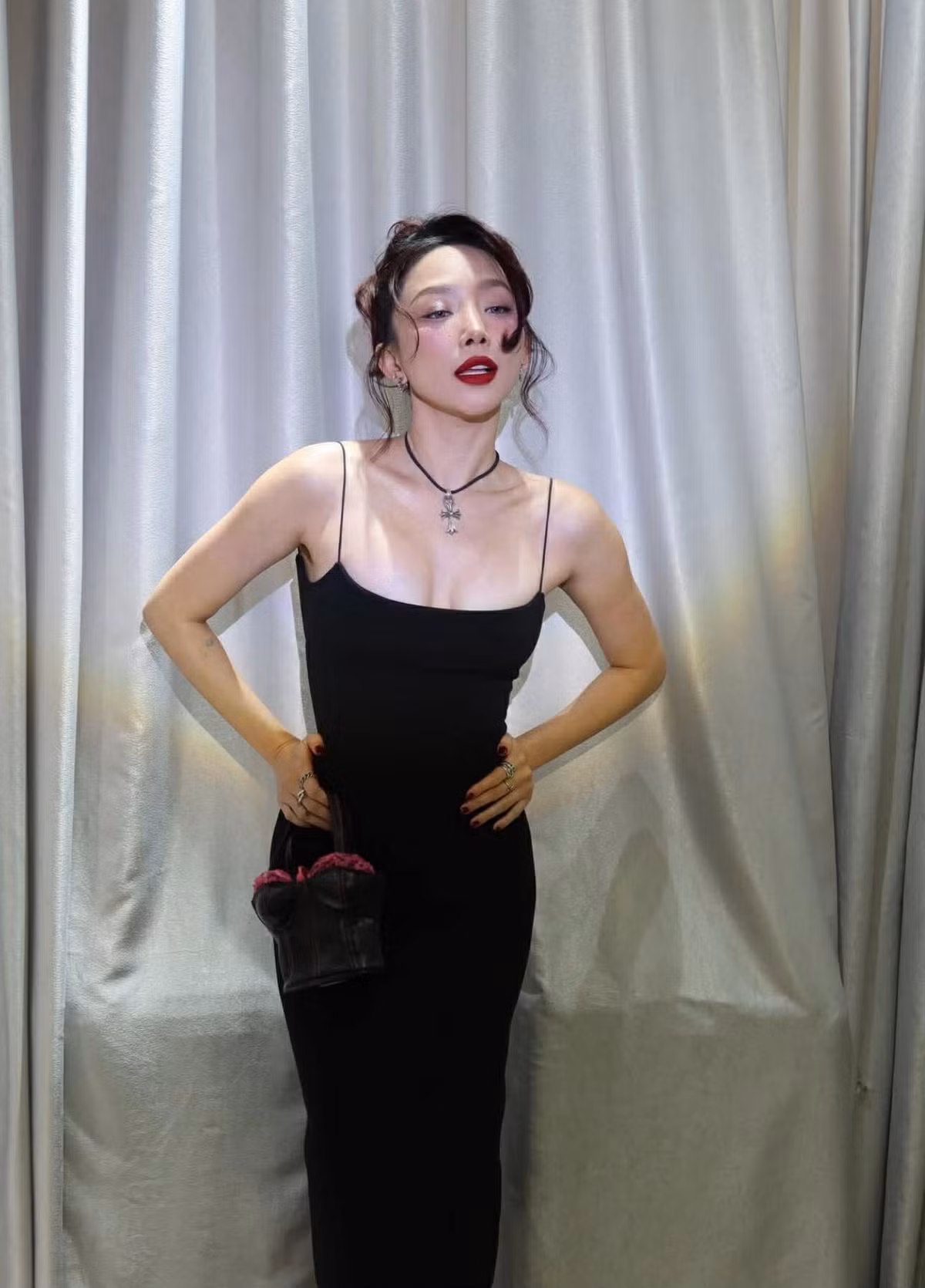 Mỗi lần xuất hiện, nữ ca sĩ đều mang đến một hình ảnh mới mẻ khiến người hâm mộ không khỏi trầm trồ.