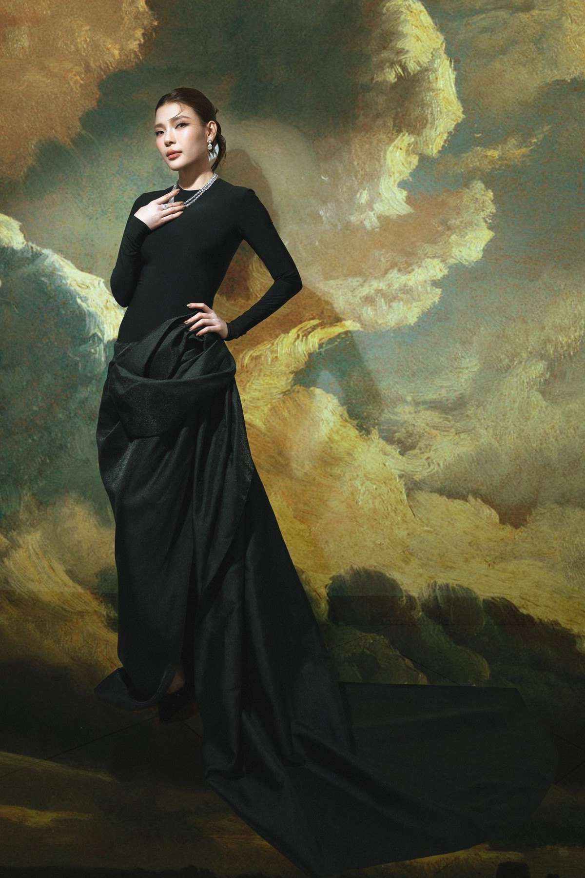 Diễn viên Thuý Diễm diện đầm đen tham dự Liên hoan phim Việt Nam 2025. Ảnh: FB Nguyễn Ngọc Thuý Diễm