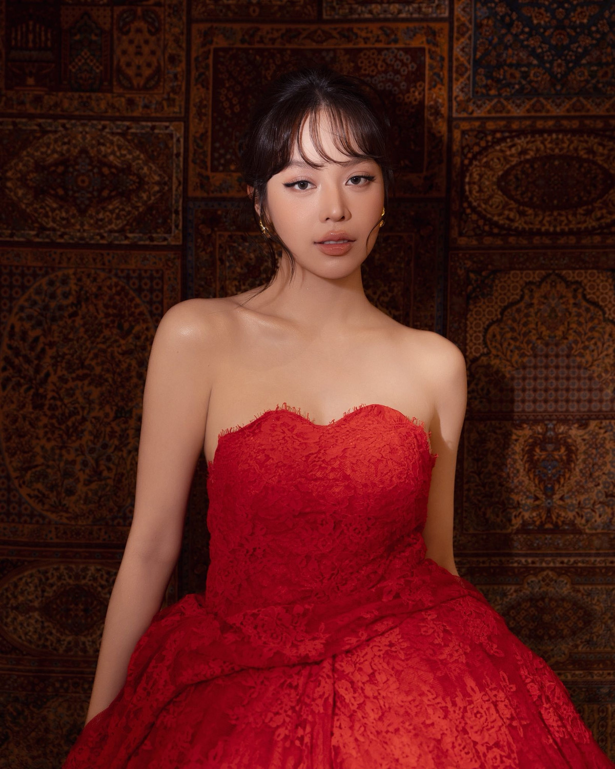 Dù vậy trước sự nhiệt tình “ghép đôi” từ khán giả, Thanh Thủy vẫn giữ thái độ kín tiếng. Cô không xác nhận cũng không phủ nhận, tiếp tục tập trung vào các hoạt động nghệ thuật và công việc cá nhân.