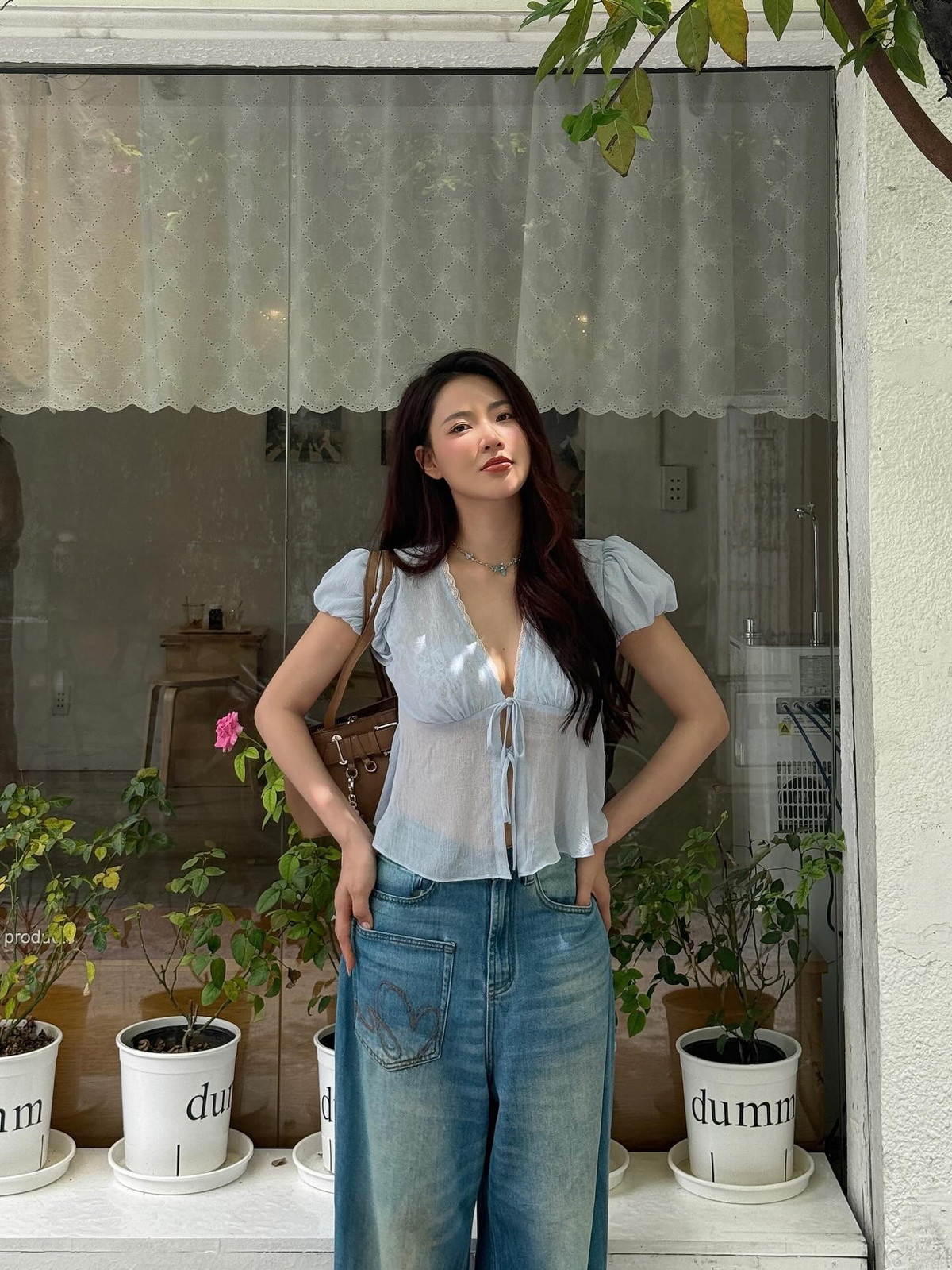 Minh Trang từng là một cái tên "khuynh đảo" cộng đồng mạng từ khi còn ngồi trên ghế nhà trường. Người đẹp nhanh chóng trở nên nổi tiếng nhờ nhan sắc trong veo, ngọt ngào cùng chiều cao ấn tượng 1m70. Ảnh: FB Minh Trang