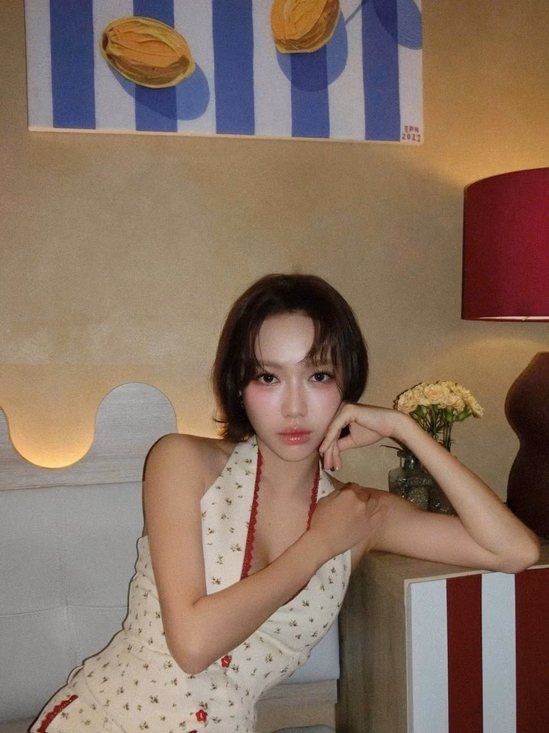 Kiểu tóc mới giúp gương mặt cô thêm phần tươi trẻ, hiện đại và tràn đầy sức sống.