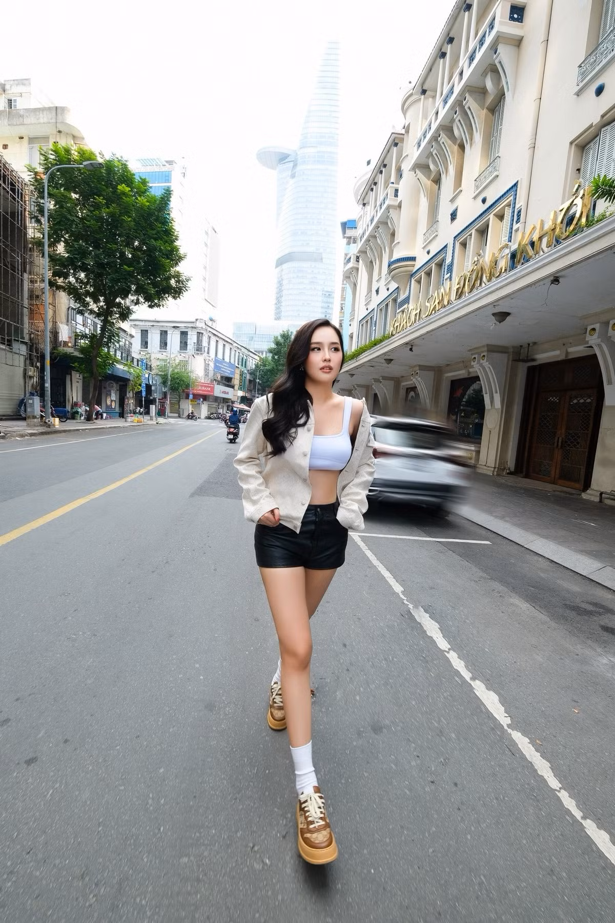 Người đẹp gốc Hà thành thường xuyên xuất hiện trong những bộ cánh tôn dáng triệt để. Ảnh: FB Mai Phuong Thuy