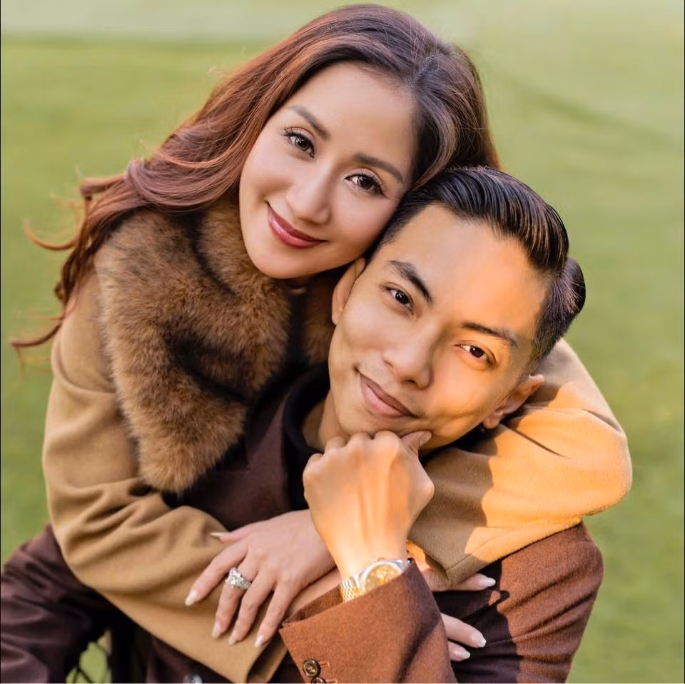 Đặc biệt, sau 15 năm gắn bó, cuối năm 2022, cả hai mới chính thức tổ chức lễ cưới. Đám cưới được đầu tư hoành tráng, có sự chứng kiến của gia đình hai bên, bạn bè thân thiết.