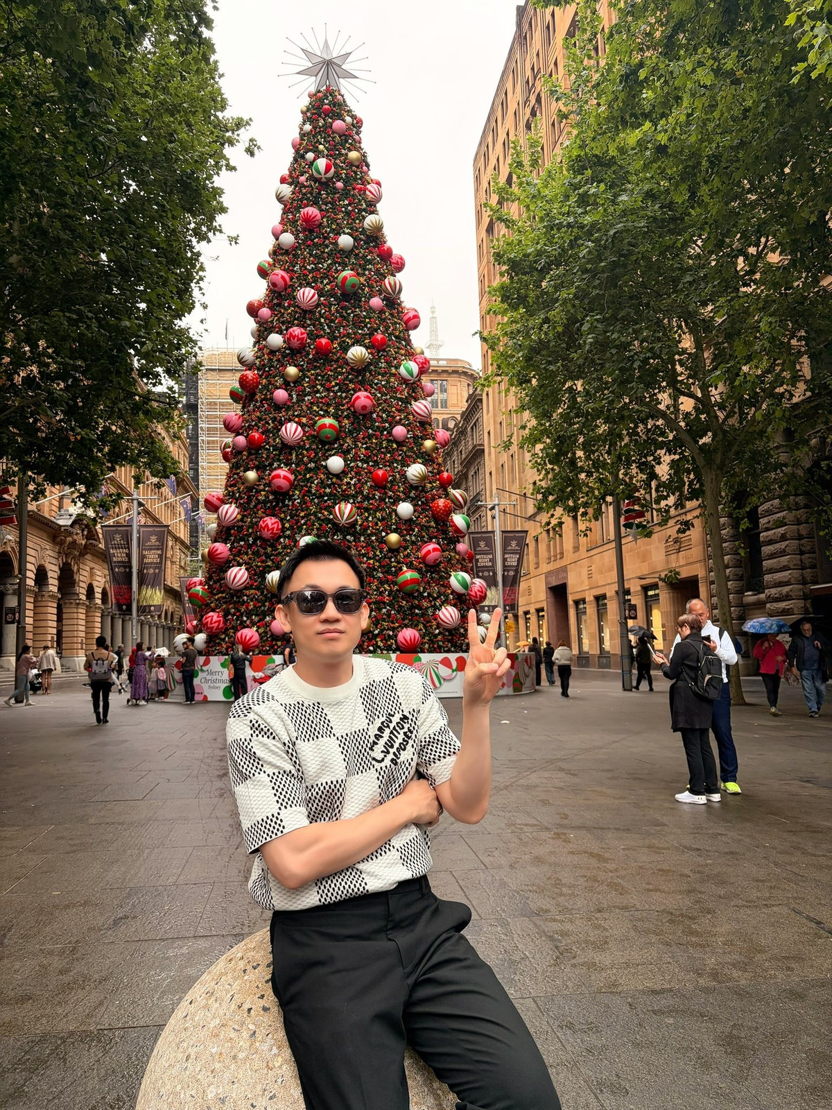 Ca sĩ Dương Triệu Vũ khám phá Sydney, Australia. Ảnh: FB Dương Triệu Vũ