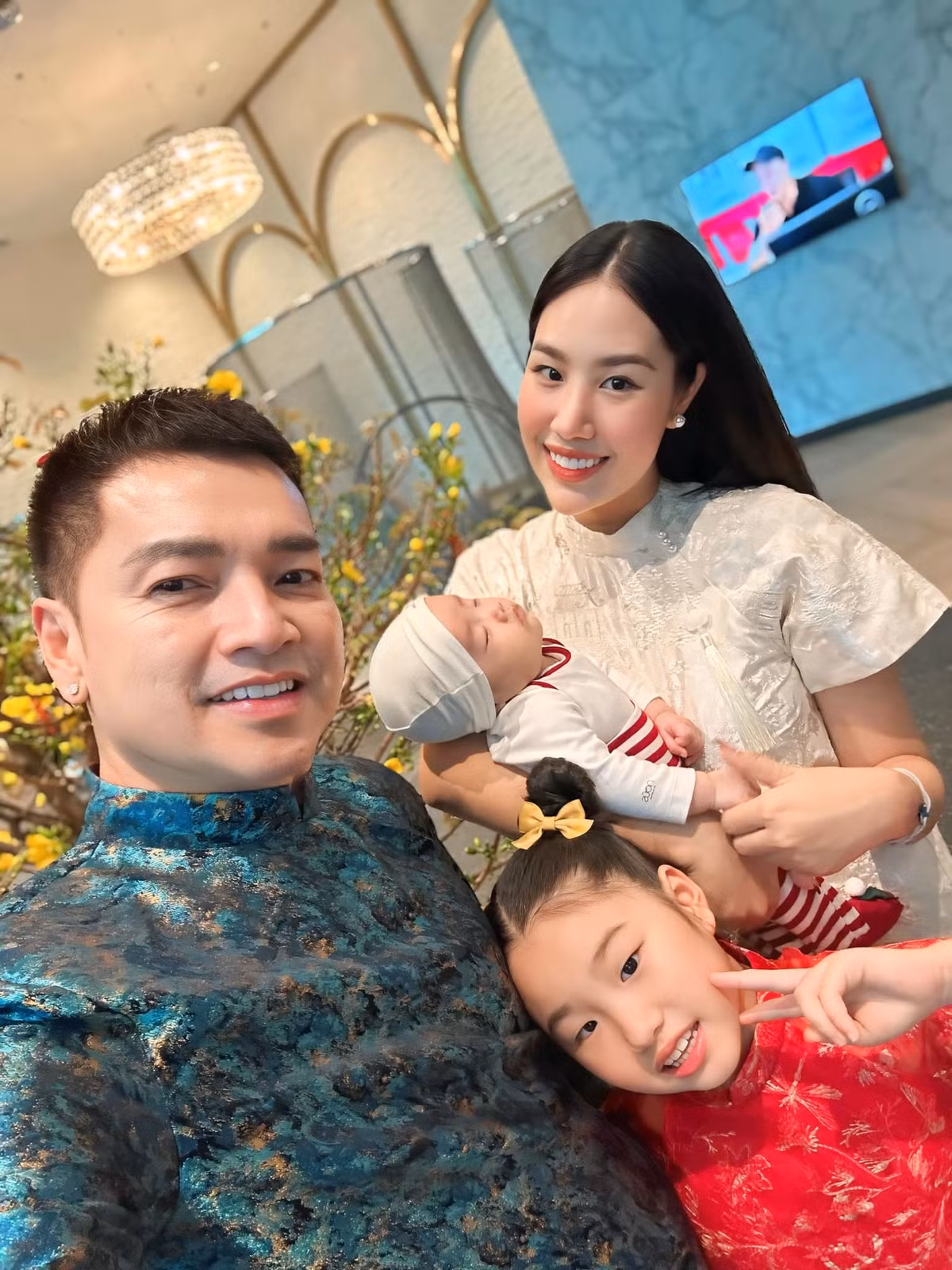 Quang Minh và Tăng Khánh Chi chưa tiết lộ kế hoạch kết hôn, làm đám cưới nhưng hiện xem nhau như bạn đời, xưng hô "vợ, chồng".