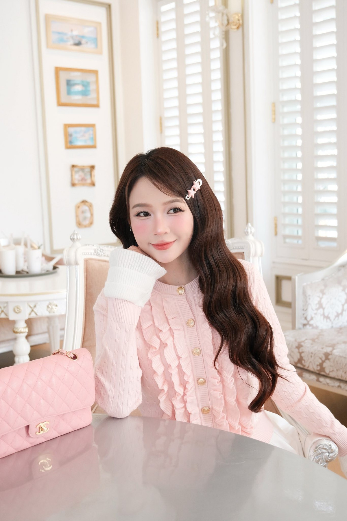 Mới đây, Sam tiếp tục trở thành tâm điểm chú ý khi chia sẻ bộ ảnh mới trên trang cá nhân.