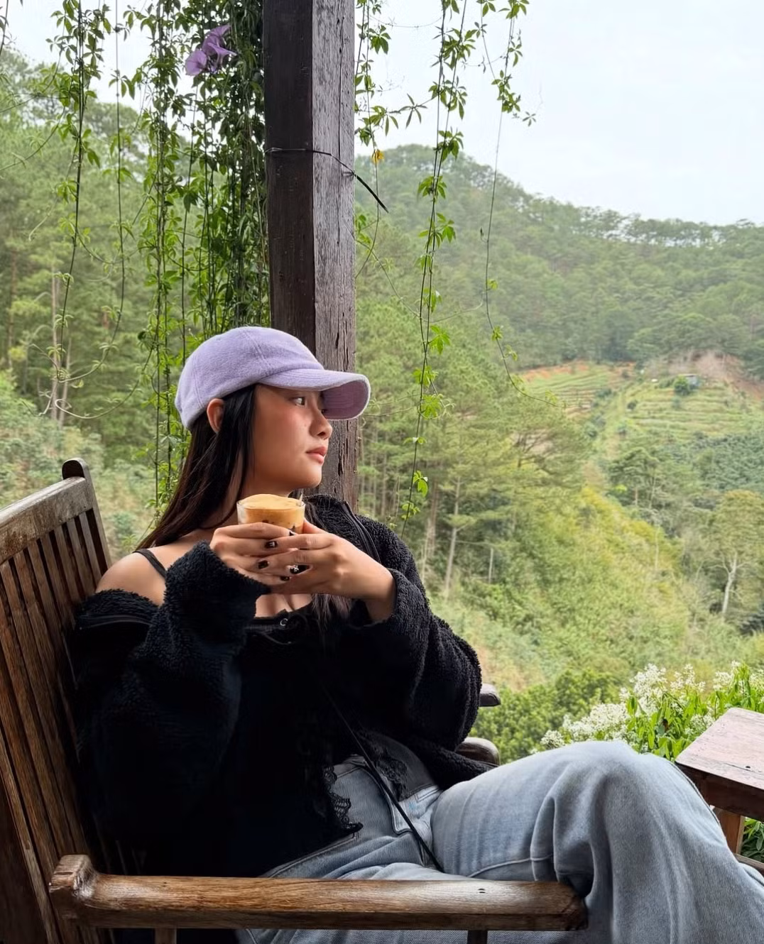 Phương Linh thường xuyên chia sẻ những khoảnh khắc đời thường giản dị nhưng vẫn toát lên vẻ đẹp quyến rũ.