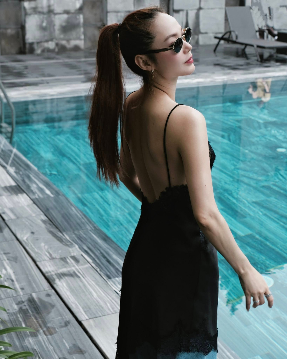 Ca sĩ Minh Hằng mặc váy lộ lưng trần. Ảnh: FB Minh Hằng