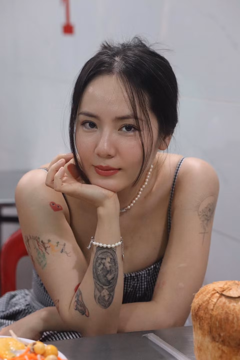 Nữ ca sĩ cho hay, cô khá "lười" và không thích ồn ào thị phi nên chọn cách sống ẩn dật, làm những điều mình thích. Ảnh: FB Tran Phuong Linh