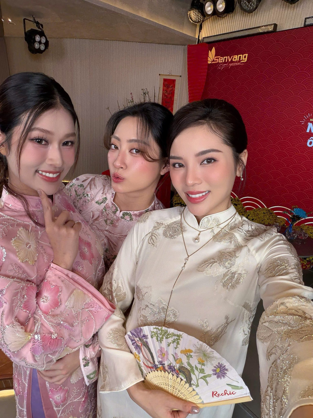 Kỳ Duyên dự tiệc mừng năm mới cùng hoa hậu Đoàn Thiên Ân, Lương Thùy Linh. Ảnh: FB Hoa hậu Nguyễn Cao Kỳ Duyên