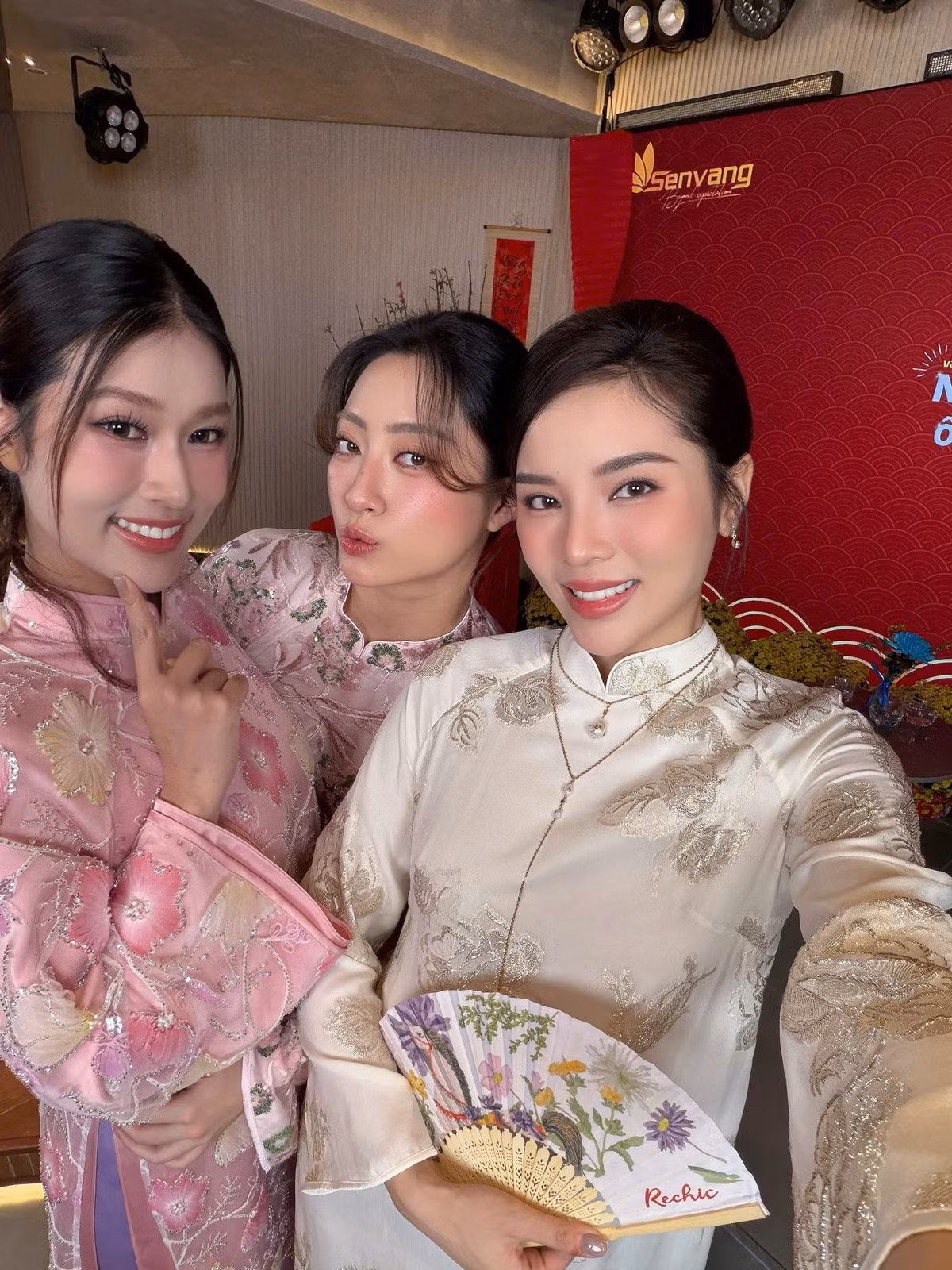 Kỳ Duyên dự tiệc mừng năm mới cùng hoa hậu Đoàn Thiên Ân, Lương Thùy Linh. Ảnh: FB Hoa hậu Nguyễn Cao Kỳ Duyên