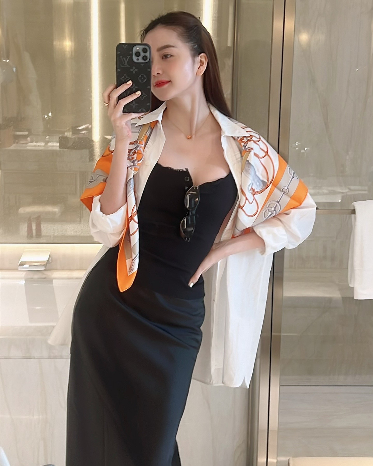 Đôi chân thon dài và thân hình mảnh mai là lợi thế để Thiều Bảo Trâm diện nhiều phong cách khác nhau. Ảnh: FB Thiều Bảo Trang